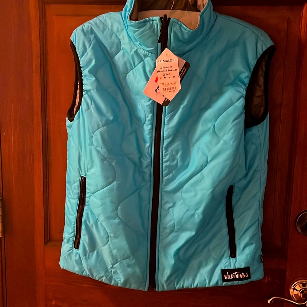 Wildthings NWT reversible Primaloft sport puffer vest.